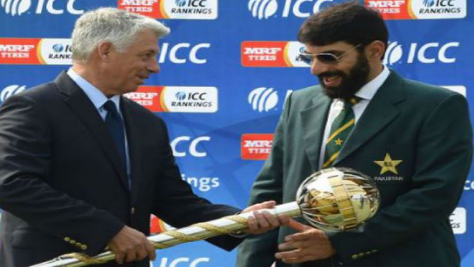 आपको बता दें कि 5 दिन पहले ही अंतरराष्ट्रीय क्रिकेट परिषद द्वारा दिया जाने वाला प्रतिष्ठित गदा पाकिस्तान को दिया गया था लेकिन न्यूजीलैंड के खिलाफ जीत के साथ ही अब टीम इंडिया इस गदा की हकदार हो गई है.