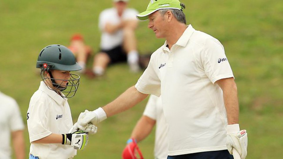 
इस बार स्टिव वॉ के बेटे ऑस्टिन ने धमाकेदार बल्लेबाज़ी का प्रदर्शन कर ऑस्ट्रेलिया में अंडर 17 नेशनल चैंपियनशिप के फाइनल में सुपर हीरो की तरह शतक लगाकर अपनी टीम को 152 रनों से बड़ी जीत दिला दी.