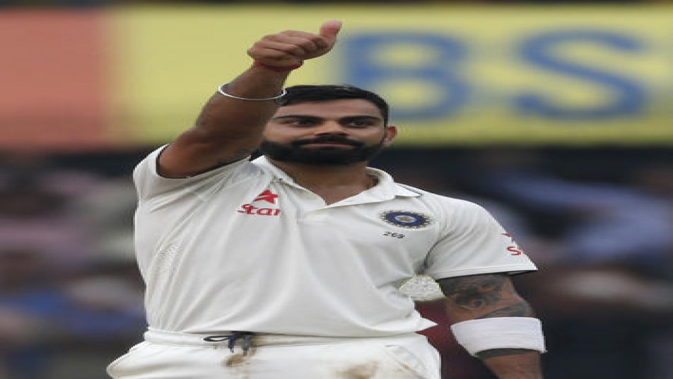 कप्तान के तौर पर कोहली ने टेस्ट क्रिकेट में छठा शतक लगाया और इस शतक के साथ उन्होंने भारत के दो सबसे सफलतम कप्तान को पीछे छोड़ दिया.