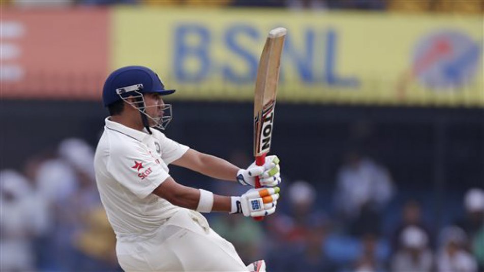 टेस्ट टीम में गंभीर को दो सलामी बल्लेबाजों के चोटिल होने के बाद टीम में जगह मिली. लेकिन तीसरे टेस्ट की दूसरी पारी में वो खुद चोटिल हो गए. भारत को अब इंग्लैंड के खिलाफ टेस्ट सीरीज खेलना है, लेकिन उससे पहले शिखर धवन और के एल राहुल फिट हो जाएंगे. ऐसे में गौतम की टीम में जगह बनती नहीं दिख रही है.
