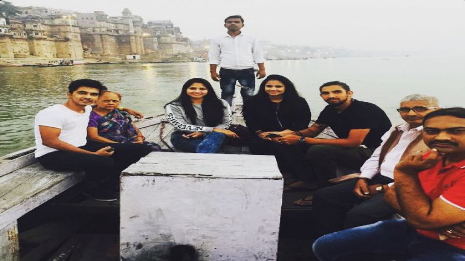 गंगा घाट पर इशांत शर्मा