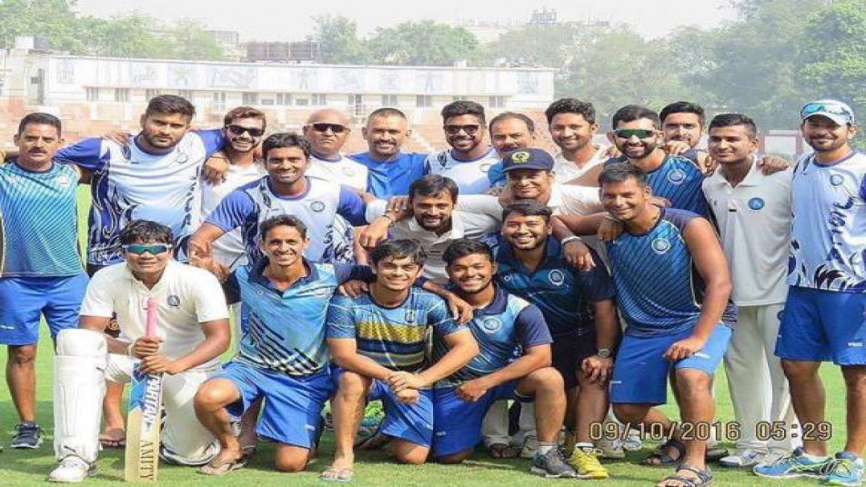 रणजी ट्रॉफी के 5वें राउंड में ग्रुप बी में खेले जा रहे दिल्ली और झारखंड के मुकाबले में अंडर-19 के कप्तान इशान किशन ने एक बड़ा रिकॉर्ड बना दिया है.