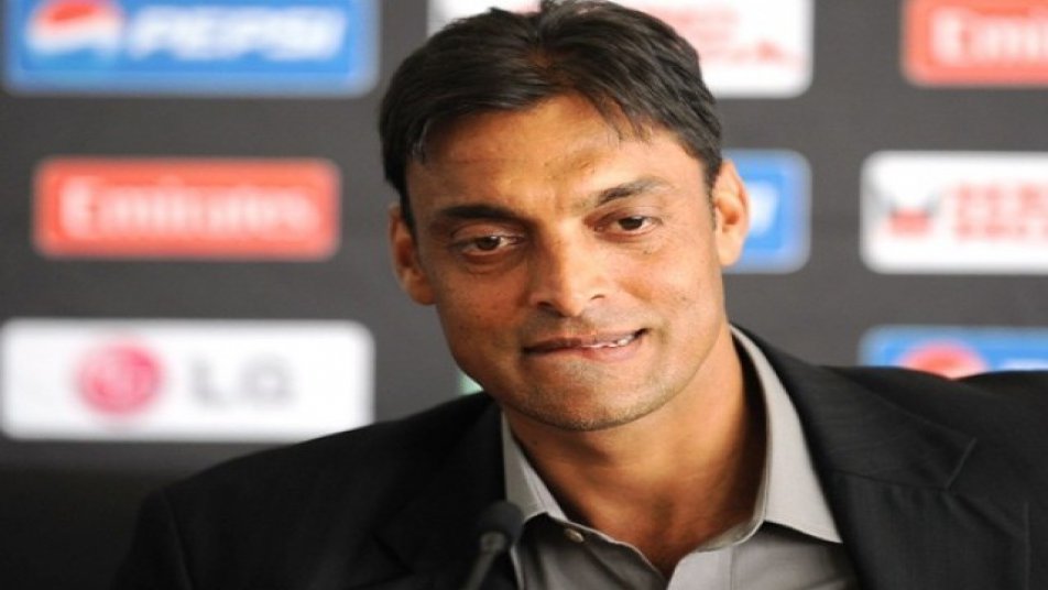 शोएब ने बेटे को हाथ में लेकर कहा 'अब तक का सबसे बेहतरीन कैच'