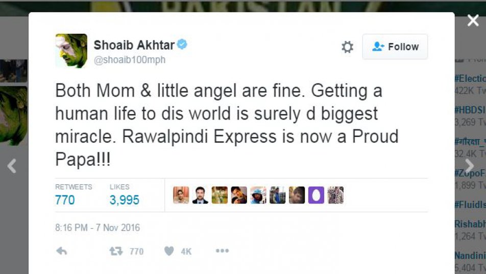 लेकिन इसके थोड़ी देर बाद ही शोएब अख्तर ने एक और ट्वीट किया और वो वहां गलती कर पाए. शोएब ने लिखा, 'मां और लिटिल एंजल ठीक हैं. एक जिंदगी को इस दुनिया में लाना सबसे बड़ा चमत्कार है. रावलपिंडी एक्सप्रेस अब एक प्राउड पापा है.'