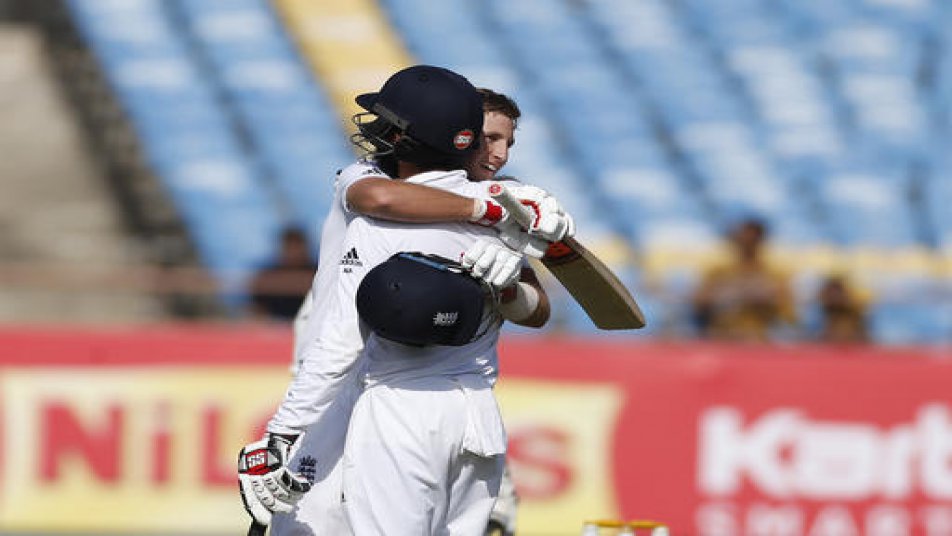 इंग्लैंड के 3 बल्लेबाज़ों(जो रूट, मोईन अली और बेन स्टोक्स) ने इस पारी में शानदार शतक भी लगाया. 