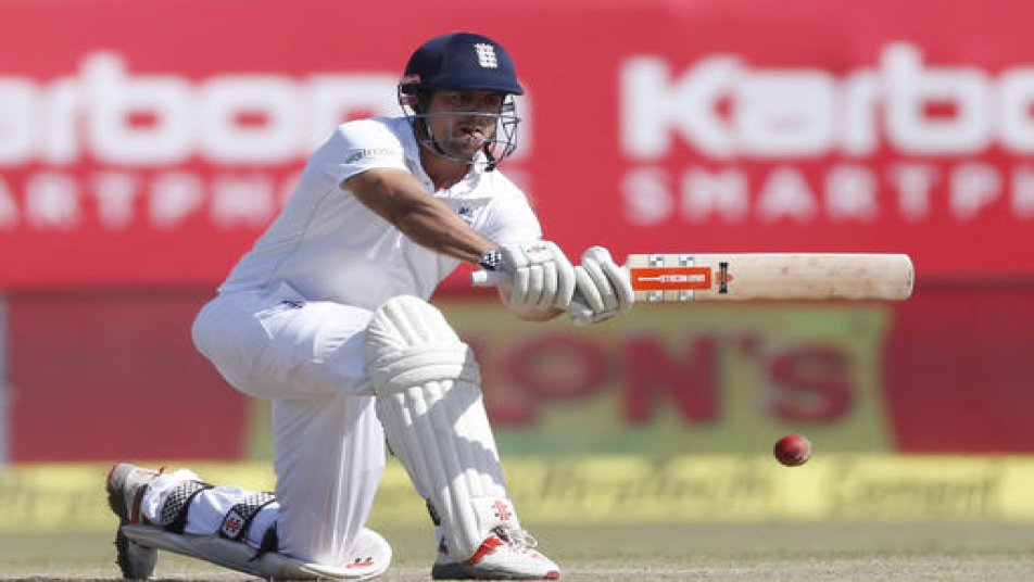 कुक विदेशी जमीं पर सबसे अधिक शतक लगाने वाले खिलाड़ियों की सूची में एवर्टन वीक्स, क्लाइव लॉयड और हाशिम अमला को पछाड़ते हुए आगे निकल गए हैं. वीक्स, लॉयड और अमला ने भारत में टेस्ट क्रिकेट में चार-चार शतक लगाए हैं. 
