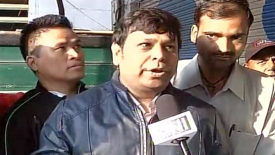 बैंक की लाइन में लगकर परेशान हुए लोगों के नाम सहवाग का मैसेज