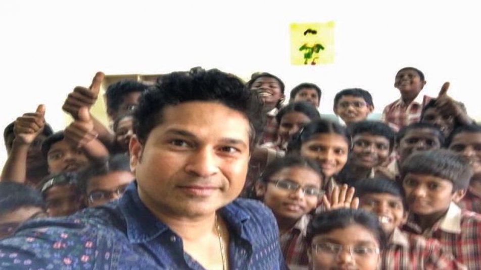 सचिन दो साल पहले आज के दिन ही गांव आए थे और विभिन्न विकास कार्यों की आधारशिला रखी थी. रोचक है कि इसी दिन 2013 में उन्होंने क्रिकेट को अलविदा कहा था.
