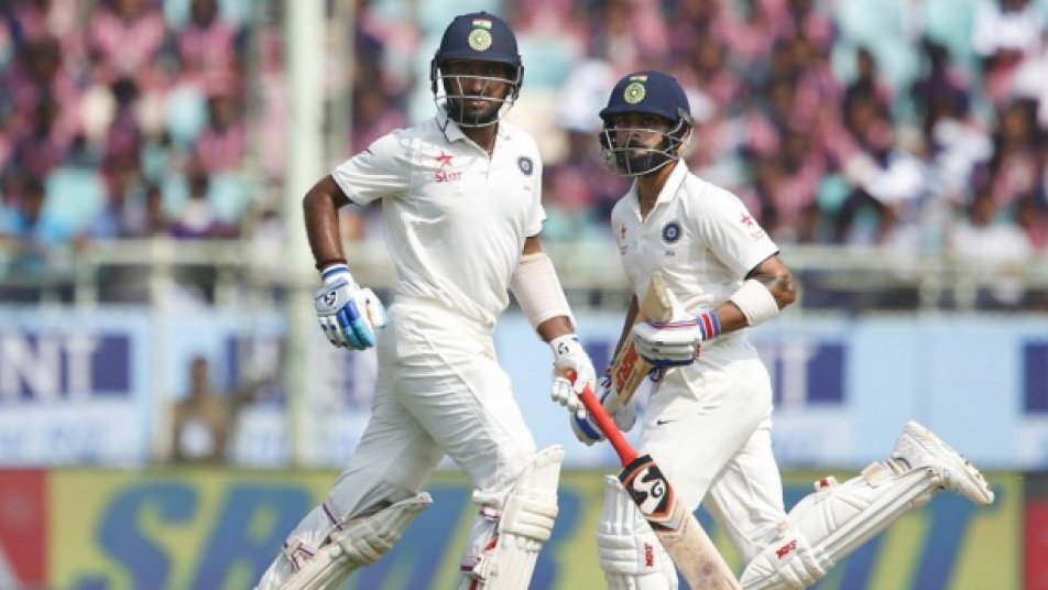 कप्तान विराट कोहली के नाबाद 151 रन और चेतेश्वर पुजारा के शतकीय प्रहार की मदद से भारत ने शुरूआती झटकों से उबरते हुए इंग्लैंड के खिलाफ दूसरे क्रिकेट के पहले दिन चार विकेट पर 317 रन बना लिये हैं.