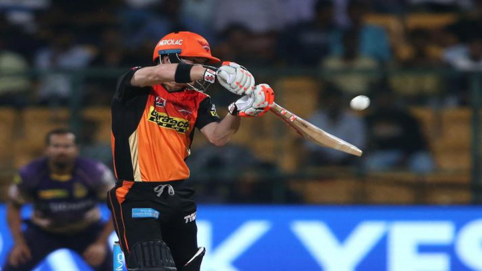 RECORD: IPL इतिहास में 'सबसे तेज़' 4000 रन बनाने वाले बल्लेबाज़ बने डेविड वॉर्नर