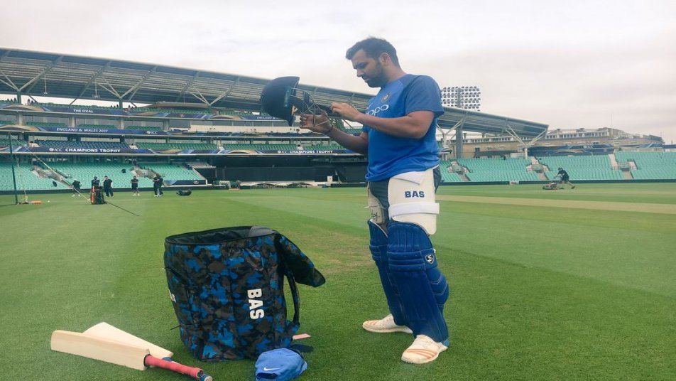 बांग्लादेश से होने वाले अभ्यास मैच से पहले टीम इंडिया से जुड़े रोहित शर्मा