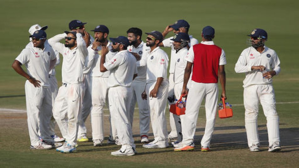 भारत और इंग्लैंड के बीच वाइज़ेग में खेले जा रहे दूसरे टेस्ट मुकाबले में टीम इंडिया जीत से 8 विकेट दूर है जबकि उसके पास इसे हासिल करने के लिए आज अंतिम दिन बाकी है.