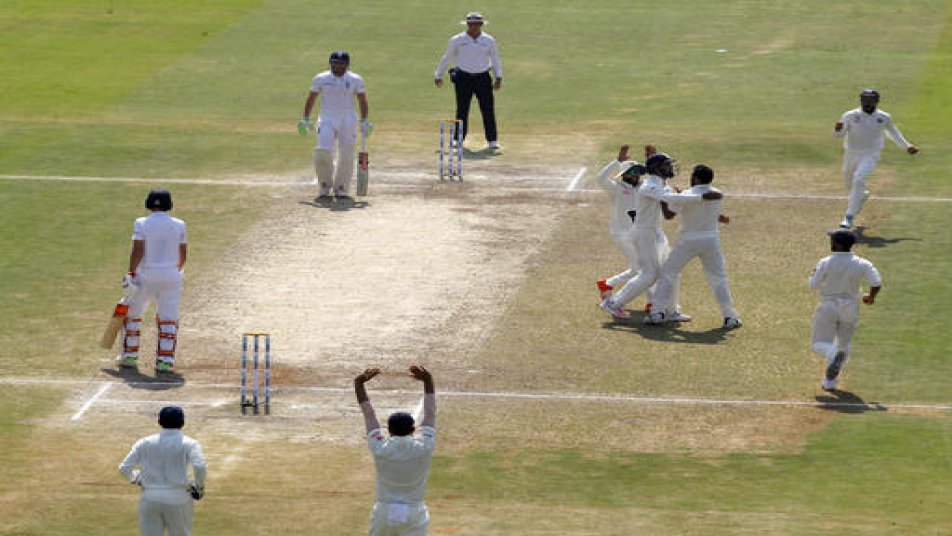 भारत ने डॉ. वाई. एस. राजशेखर रेड्डी एसीए-वीसीए क्रिकेट स्टेडियम में हुए दूसरे टेस्ट मैच के पांचवें दिन सोमवार को इंग्लैंड को 246 रनों के बड़े अंतर से हराकर पांच मैचों सीरीज में 1-0 की बढ़त हासिल कर ली है.