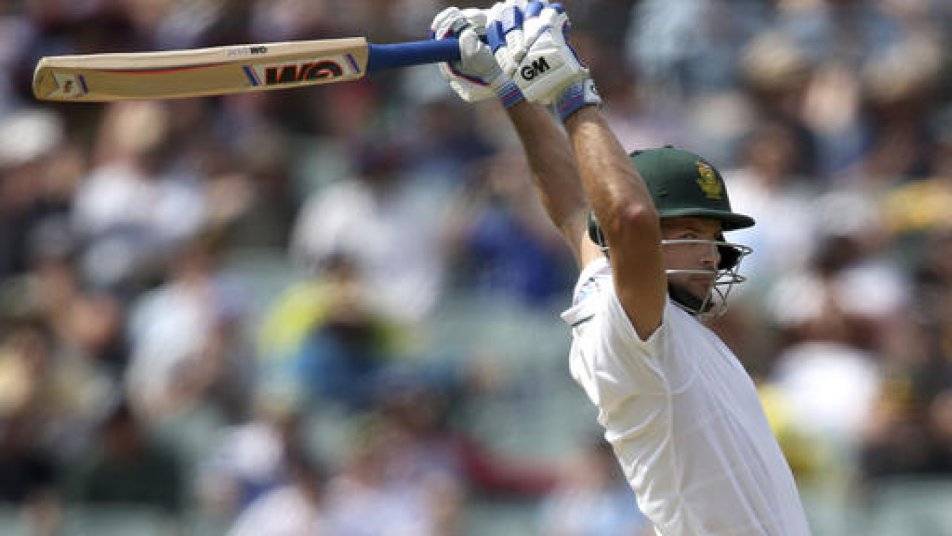 साउथ अफ्रीका ने मुकाबले में टॉस जीता और पहले बल्लेबाजी करने का फैसला लिया. अफ्रीका के सलामी बल्लेबाज स्टीफन कुक मैदान पर उतरते ही एक ऐसे अनोखे रिकॉर्ड के साथ जुड़ गए जो न सिर्फ अनोखा है बल्कि शायद ही कभी टूट पाए.
