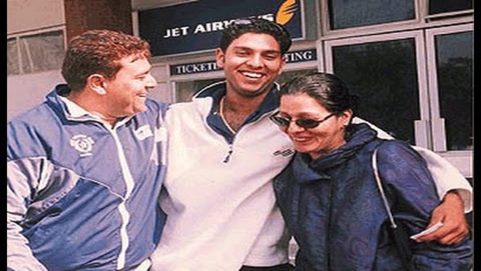 
योगराज ने इस बारे में युवराज की मां को बता दिया है कि वे इस फंक्शन में नहीं आएंगे. इस समारोह में न जाने की वजह को लेकर योगराज का कहना है कि वे सिर्फ भगवान में आस्था रखते हैं न कि किसी धार्मिक गुरू में.