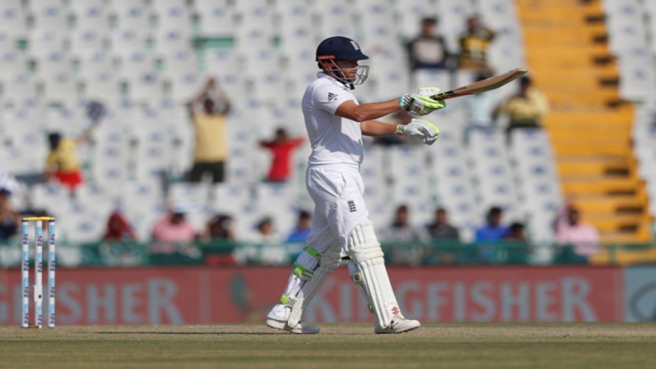 बेयरस्टॉ ने मोहाली टेस्ट की पहली पारी में 89 रन बनाए. इस पारी के साथ ही बेयरस्टॉ एक कैलेंडर ईयर में सबसे अधिक 50 या उससे अधिक की पारियां खेलने वाले दुनिया के पहले विकेटकीपर बल्लेबाज बन गए हैं. 