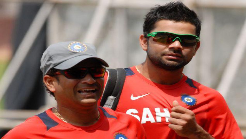 
विराट कोहली बताते हैं कि साल 2008 में जब सचिन अंडर 19 टीम से मिलने पहुंचे तो उनकी पहली बार उनसे मुलाकात हुई लेकिन इस मौके पर क्या बात हुई विराट को कुछ नहीं याद क्योंकि वो उन्हें देखने में मशगूल थे.