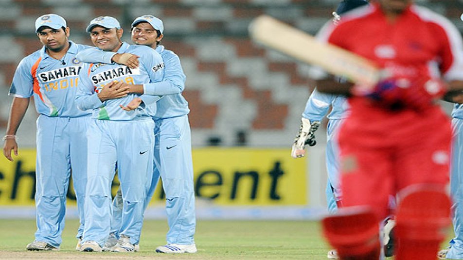 
अपने अलग अंदाज के लिए मशहूर टीम इंडिया के पूर्व विस्फोटक बल्लेबाज वीरेंद्र सहवाग ने भी रैना को जन्मदिन की बधाई दी.