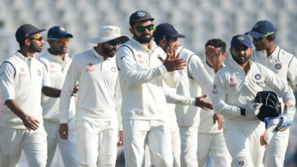 
भारतीय क्रिकेट टीम ने अपने शानदार हरफनमौला खेल के दम पर पंजाब क्रिकेट संघ (पीसीए) स्टेडियम में खेले गए तीसरे टेस्ट मैच के चौथे दिन मंगलवार को इंग्लैंड को आठ विकेट से हरा दिया. इसी के साथ मेजबानों ने पांच टेस्ट मैचों की श्रृंखला में 2-0 की बढ़त ले ली है.