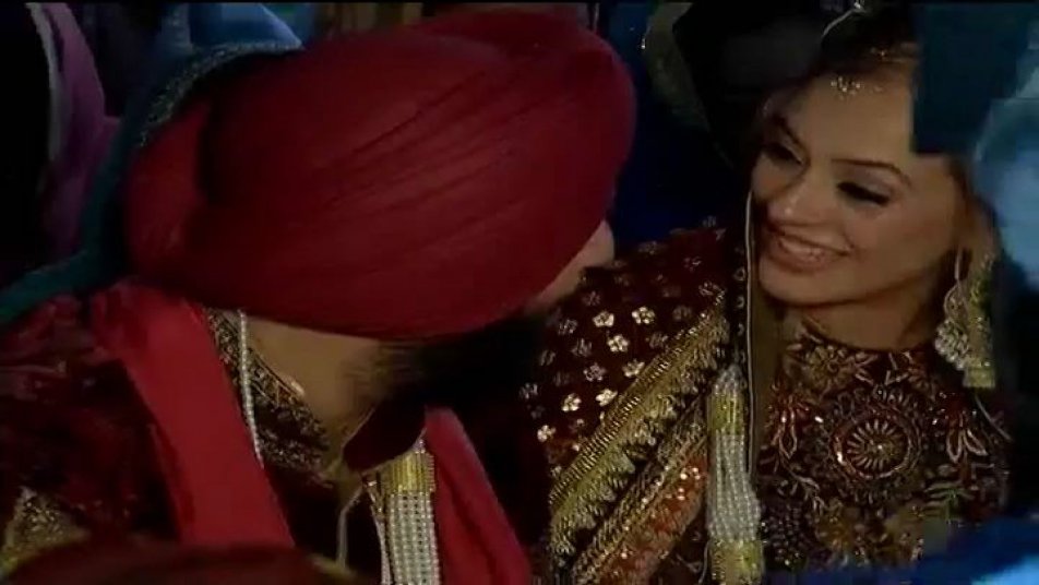 युवराज के पिता और पूर्व क्रिकेटर योगराज सिंह डेरे में अपने बेटे के विवाह समारोह में शामिल नहीं हुए. योगराज ने पहले ही कह दिया था कि वह शादी में शरीक नहीं होंगे क्योंकि वह डेरा प्रमुख द्वारा शादी करवाये जाने के खिलाफ हैं. उन्होंने कहा था वह ईश्वर में विश्वास करते हैं, धार्मिक गुरू में नहीं.
