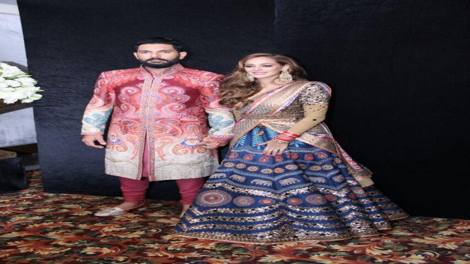 टीम इंडिया के स्टार खिलाड़ी युवराज सिंह 30 नवंबर (चण्डीगढ़) और 2 दिसंबर (गोवा) को अभिनेत्री हेजल कीच के साथ शादी के बंधन में बंध गए लेकिन, 6 दिसंबर को संगीत और 7 दिसंबर को दिल्ली स्थित छत्तरपुर में एक भव्य रिसेप्शन रखा गया था.

