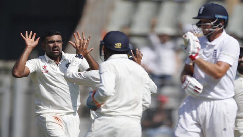 इस मुकाबले में एक बार फिर आर अश्विन की फिरकी का जादू चला और उन्होंने मैच में 12 विकेट चटकाने के साथ एक बड़ा रिकॉर्ड भी अपने नाम कर लिया.
