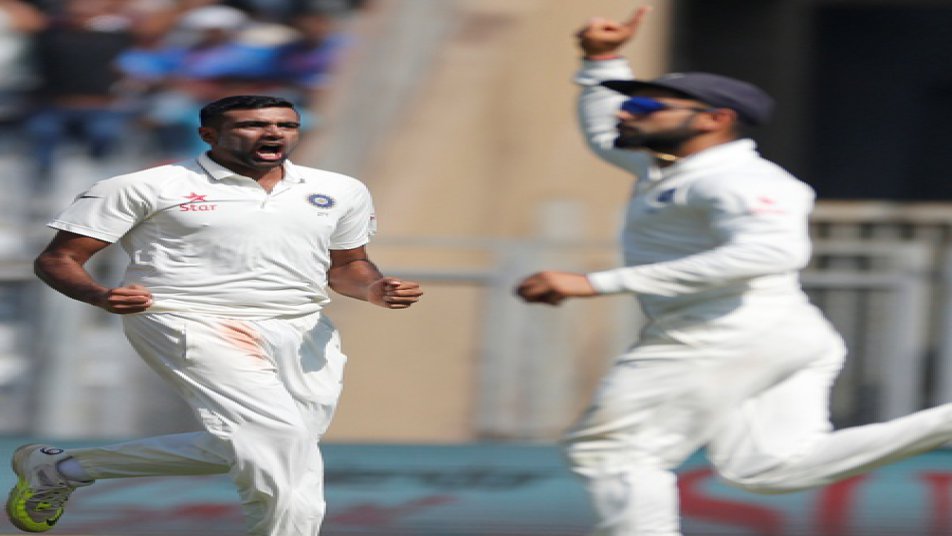 इस मैच में अश्विन ने पहली और दूसरी पारी में कुल मिलाकर 12 विकेट हासिल कर एक और कीर्तिमान दर्ज कर लिया है.