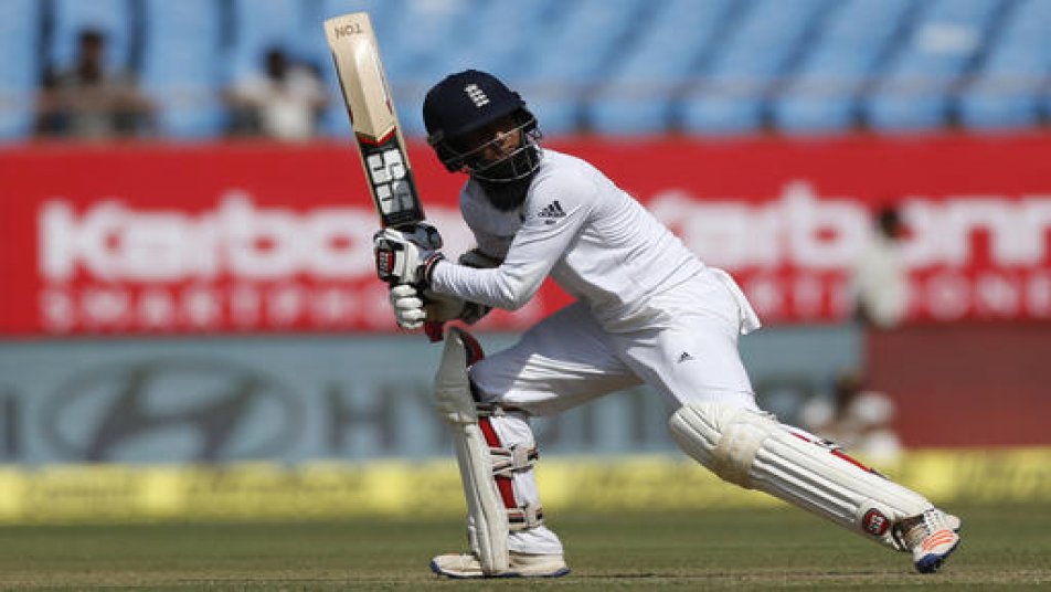 भारत और इंग्लैंड के बीच खेल जा रहे पांचवे और अंतिम टेस्ट मुकाबले में इंग्लैंड की टीम ने मोईन अली के शानदार शतक की मदद से पहली पारी में 350 रनों से अधिक रन बना लिए हैं.