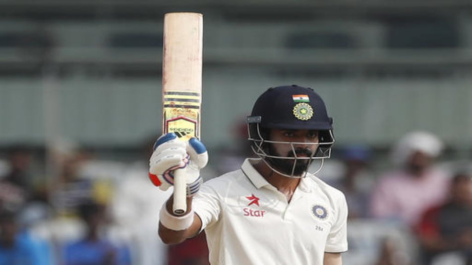 दोनों बल्लेबाज़ों ने अपन-अपने अर्धशतक पूरे कर टीम इंडिया को 100 रनों से अधिक का ओपनिंग स्टैंड दे दिया है.