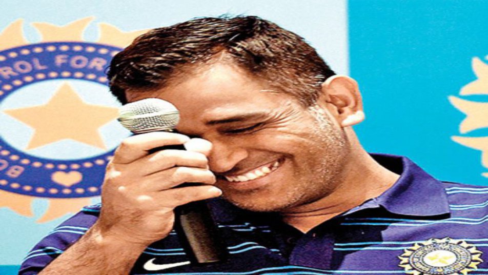 2016 में धोनी ऑस्ट्रेलिया से 4-1 से वन डे सीरीज हारे. जून 2016 में जिम्बाब्वे को हरा कर धोनी ने 20 महीने तक सीरीज ना जीतने का सिलसिला तोड़ा था. साल 2016 में खेले 13 वनडे मैचों में धोनी सिर्फ 7 मैच जीत पाए और 6 हार गए.