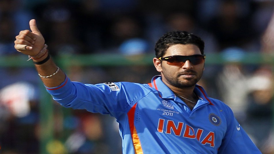 घरेलू क्रिकेट में शानदरा प्रर्दशन करने वाले टीम इंडिया के स्टार क्रिकेटर युवराज सिंह को वनडे और टी-20 टीम में शामिल किया गया है. युवराज अपना आखिरी वनडे दक्षिण अफ्रीका के खिलाफ साल 2013 में जबकि मोहली में ऑस्ट्रेलिया के खिलाफ साल 2016 में खेले टी-20 मैच में नजर आए थे.