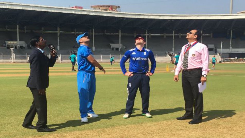 अपने आखिरी कप्तानी वाले मुकाबले में धोनी ने टॉस हारकर पहले बल्लेबाज़ी करने का फैसला किया. जिसमें रायडू, धवन और युवी के अलावा खुद माही ने भी शानदार 68 रनों की पारी खेली.