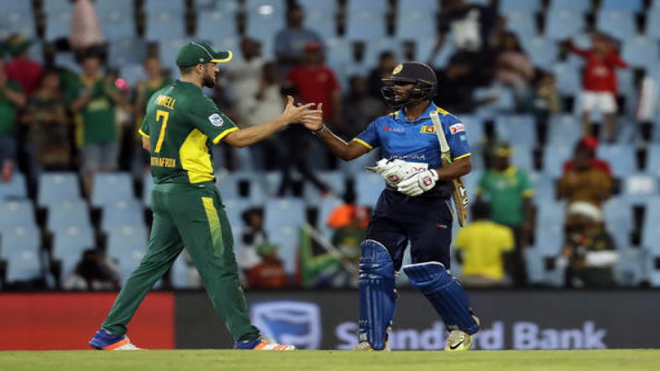 5 मैचों की सीरीज़ के आखिरी मुकाबले को 88 रनों से जीतकर साउथ अफ्रीका टीम ने श्रीलंकाई टीम को लगातार 5वें मैच में हराकर सीरीज़ को 5-0 से जीत लिया.