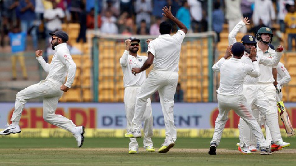 आस्ट्रेलिया को चौथी पारी में जीत के लिए 188 रनों की जरूरत थी. मेहमान टीम अश्विन की फिरकी में फंस गई और 35.4 ओवरों में 112 रन बनाकर ऑल आउट हो गई.