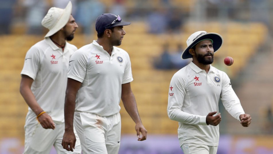 इसके साथ अश्विन पारियों के लिहाज़ से भी सबसे कम पारियों में 25 बार 5 टेस्ट विकेट हासिल कर चुके हैं. उन्होंने 88वीं पारी में ये कारनामा किया.