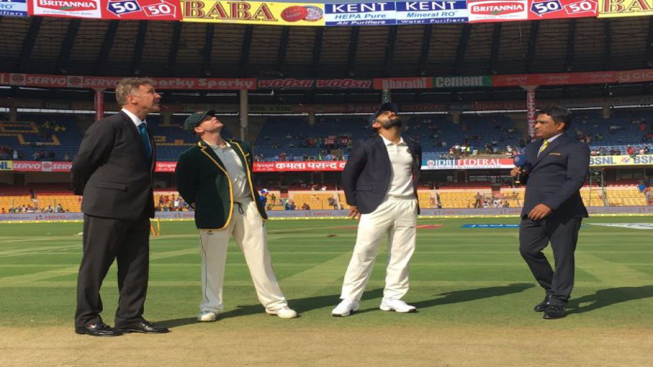 आस्ट्रेलिया क्रिकेट टीम ने रांची के झारखंड राज्य क्रिकेट संघ अंतर्राष्ट्रीय स्टेडियम में जारी तीसरे टेस्ट मैच में भारत के खिलाफ टॉस जीतकर बल्लेबाजी का फैसला किया है.