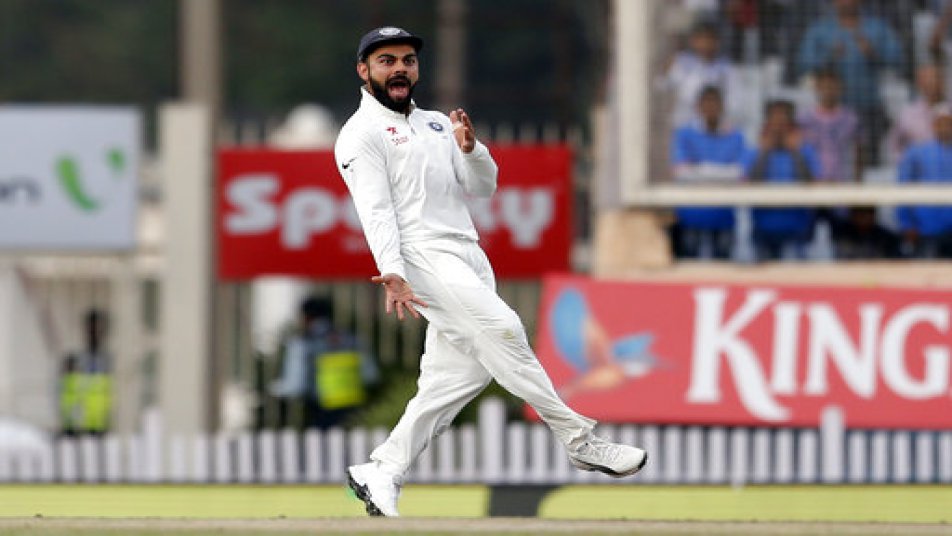 टेस्ट मुकाबल के चौथे दिन टीम इंडिया, मेहमान टीम के 2 विकेट चटकाकर मजबूत स्थिती में नज़र आ रही है.