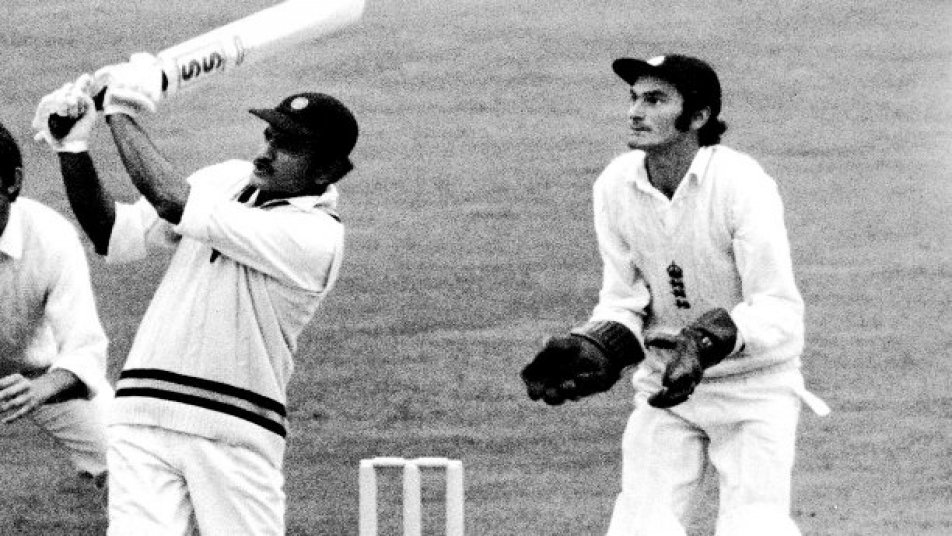 इससे पहले साल 1972/73 के घरेलू सीज़न में भारत ने इंग्लैंड के खिलाफ पहला टेस्ट हारने के बाद वापसी करते हुए 2-1 से सीरीज़ अपने नाम की थी.