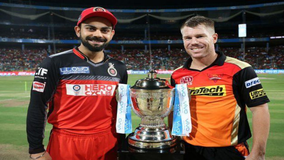 पिछले 9 सालों से क्रिकेट फैंस का मनोरंजन करते आ रहे आईपीएल का आगाज़ एक बार फिर से होने जा रहा है. आईपीएल में दुनियाभर के बल्लेबाज़ों ने अपना लोहा मनावाया है और एक बार फिर आईपीएल के टॉप-5 विस्फोटक बल्लेबाज़ अपनी-अपनी टीम के लिए जलवा दिखाने के लिए बेकरार दिख रहे हैं. इसे ध्यान में रखते हुए एक नज़र डालते हैं कि आईपीएल में किन बल्लेबाज़ों ने दिखाया है अपना दम.