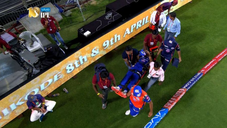 IPL2017: मैच के दौरान अंबाती रायुडू का हुआ ऐसा हाल, स्ट्रेचर पर ले जाना पड़ा बाहर