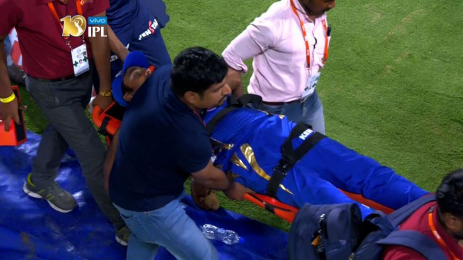 मैच के दौरान 16वें ओवर में रायुडू का टखना मुड़ गया था, जिसके बाद उन्हें स्ट्रेचर पर मैदान से बाहर ले जाया गया.