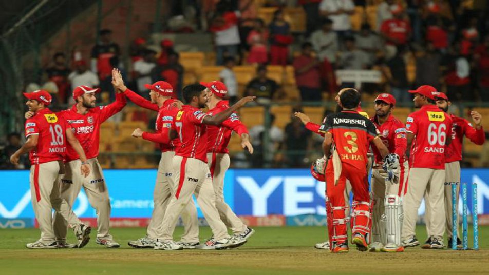 एक मैच में गेल, विराट, डीविलियर्स को पवेलियन भेजने वाले पहले गेंदबाज़ बने संदीप शर्मा