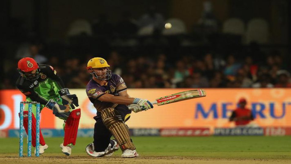 सुनील नारायण और क्रिस लिन ने अपनी टीम को ऐसी आतिशी शुरूआत दी कि दोनों बल्लेबाज़ों ने पावरप्ले के महज़ 6 ओवरों में 105 रन जोड़ डाले.