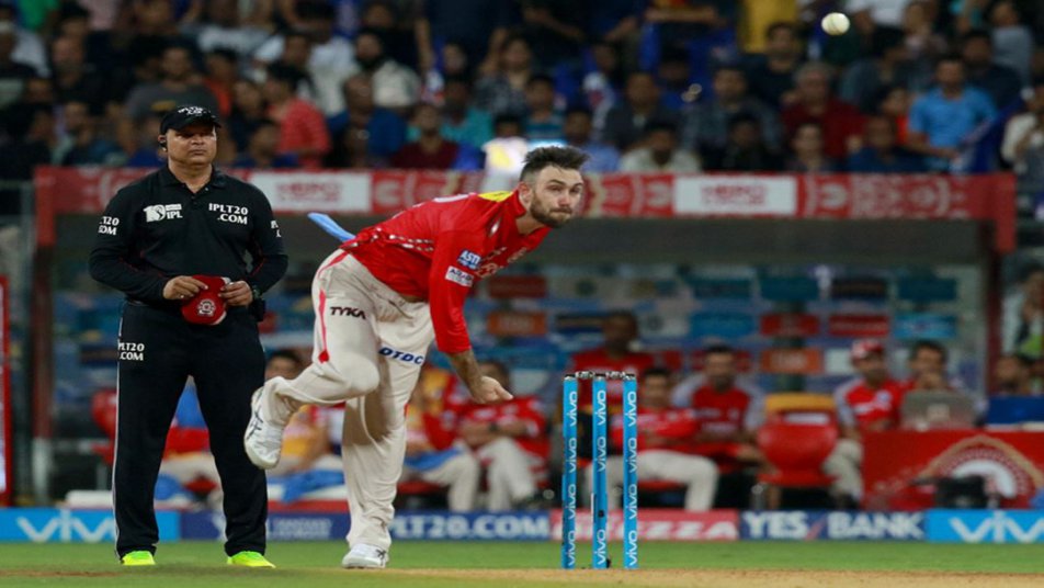मुंबई और पंजाब के बीच खेले गए इस मुकाबले में जसप्रीत बुमराह, इशांत शर्मा और ग्लेन मैक्सवेल ने अपनी गेंदबाजी के दौरान बल्लेबाजों को एक छक्का नहीं लगाने दिया.

फोटो क्रेडिट: (BCCI,IPL)