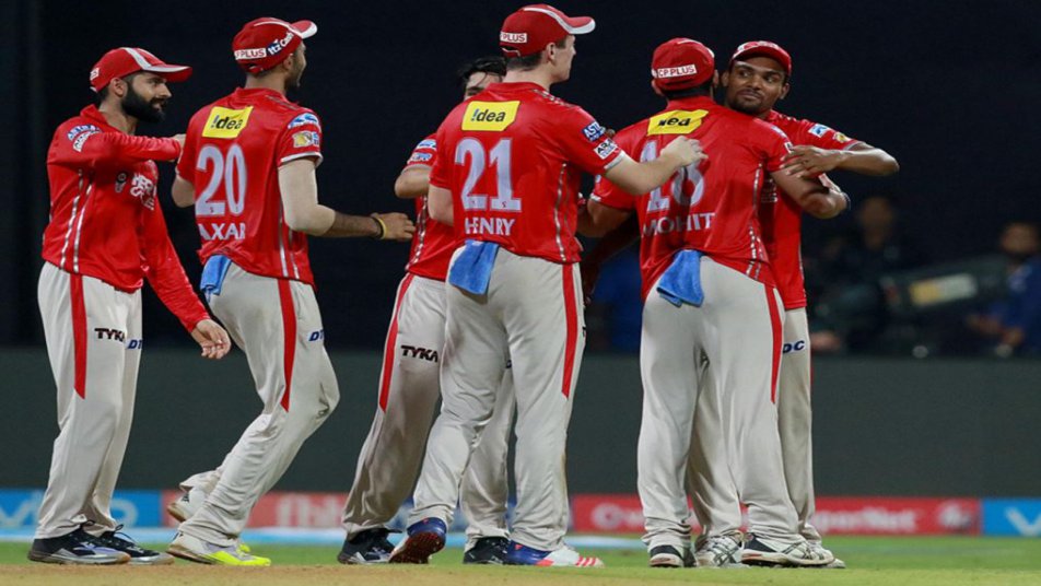 
किंग्स इलेवन पंजाब के गेंदबाजों की लाजवाब गेंदबाज़ी के दम पर पंजाब की टीम ने आईपीएल-10 के 51वें मैच में मुंबई इंडियंस के खिलाफ 7 रनों से रोमांचक जीत दर्ज की.
फोटो क्रेडिट: (BCCI,IPL)