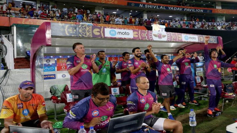 पुणे की टीम आज मुकाबला हार गई लेकिन उन्हें प्लेऑफ में क्वालीफाई करने के लिए रविवार को किंग्स इलेवन पंजाब के खिलाफ होने वाले मैच में हर हाल में जीत दर्ज करनी होगी.