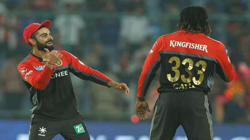 आईपीएल में कल दिल्ली डेयरडेविल्स और रॉयल चैलेंजर्स बैंगलोर के बीच हुए मुकबाले को आरसीबी की टीम ने 10 रनों से अपने नाम कर लिया. इस मैच मैं विराट कोहली ने फॉर्म में लौटते हुए 45 गेंदों पर 58 रनों की पारी खेली. इस पारी के दौरान विराट ने एक और रिकॉर्ड अपने नाम कर लिया है.