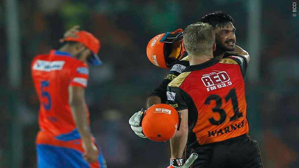 आपतको बता दें कि आईपीएल के एलिमिनेटर मैच में जो टीम भी जीतेगी वो क्वालिफायर 1 में हारने वाली टीम से भिड़ेगी. 