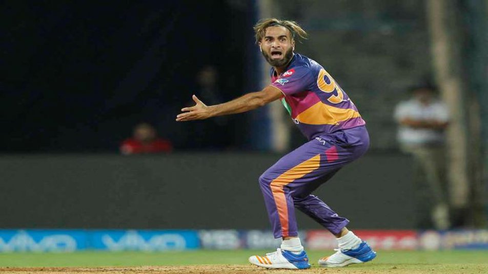 वहीं मिडिल ओवर्स की बात करें तो इस लिस्ट में सबसे आगे है पुणे के स्पिनर इमारान ताहिर. लेकिन पुणे के लिए बुरी खबर ये है कि वो अब अपने देश वापस लौट गए हैं.