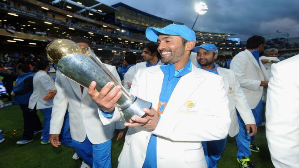 दिनेश कार्तिक साल 2013 में चैंपियंस ट्रॉफी जीतने वाली टीम इंडिया का भी हिस्सा थे.